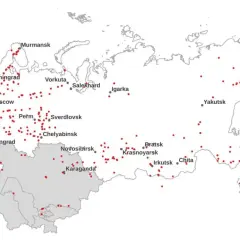 Mapa ZSRR z czerwonymi kropkami oznaczającymi łagry. Widać rozmieszczenie łagrów od Murmańska po Władywostok.