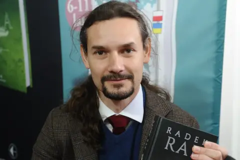 Radek Rak prezentuje swoją książkę "Agla".