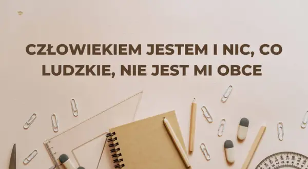 Narzędzia biurowe i cytat: "Człowiekiem jestem i nic, co ludzkie, nie jest mi obce".
