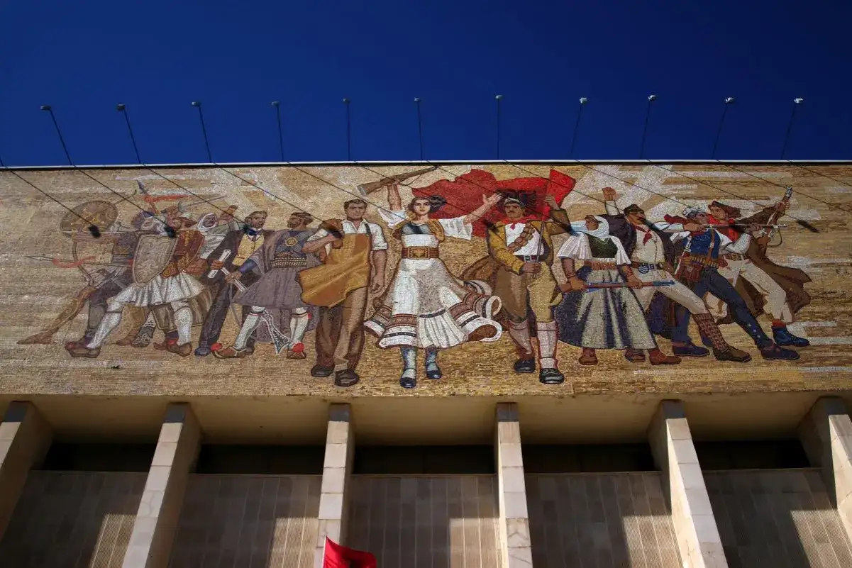 Socrealizm - sztuka czy propaganda? Poznaj najważniejsze cechy